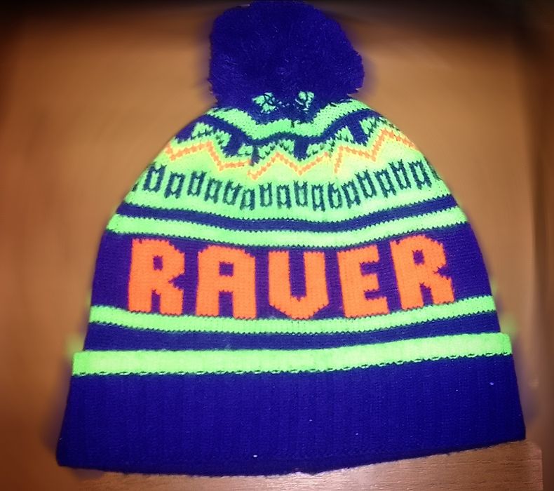 Яркая шапка  Raver