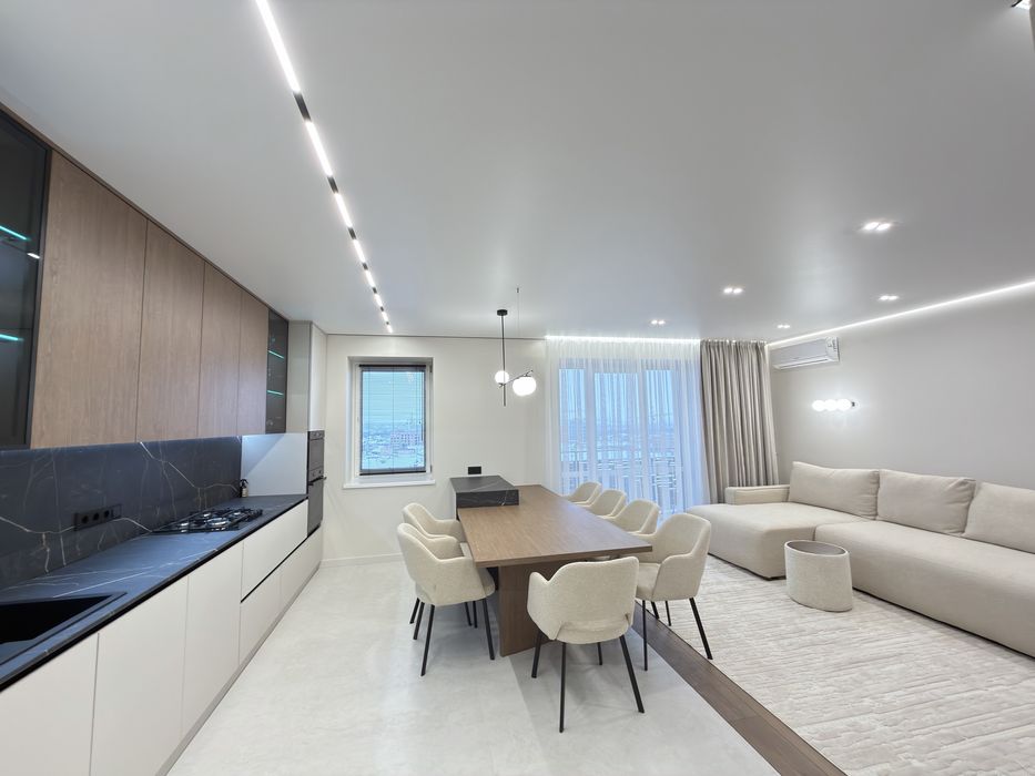 Продаж 2-х кімнатної квартири з кухнею-студія