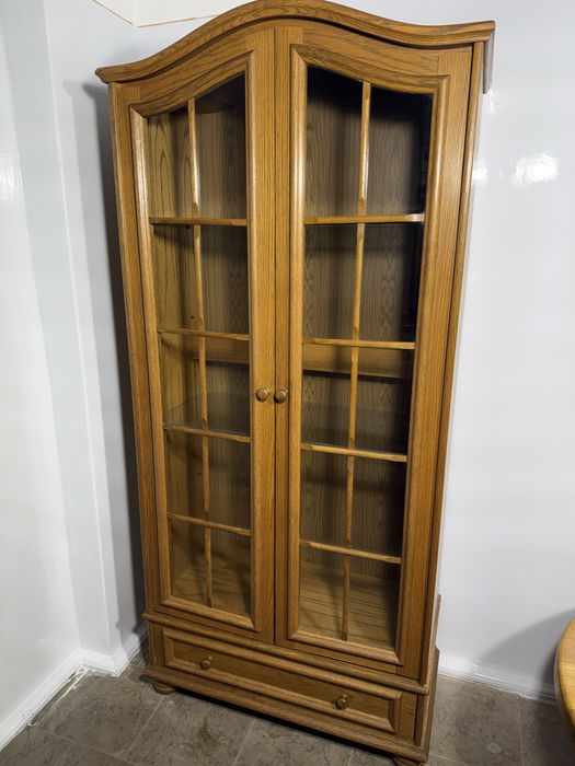 Witryna przeszklona z szufladą