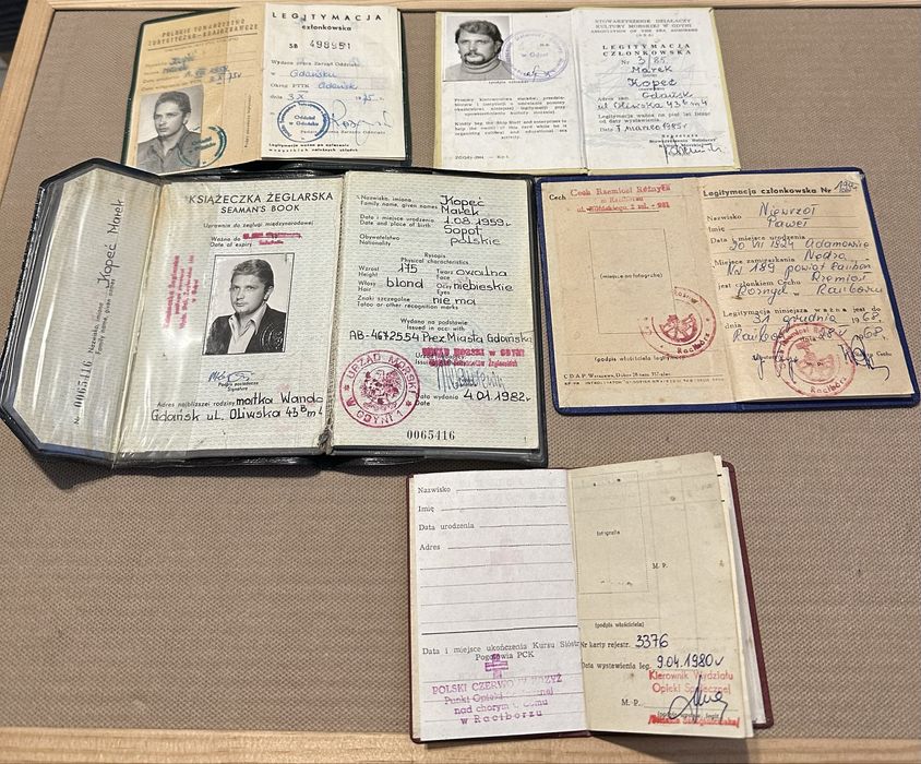 Zestaw 16 legitymacji PRL