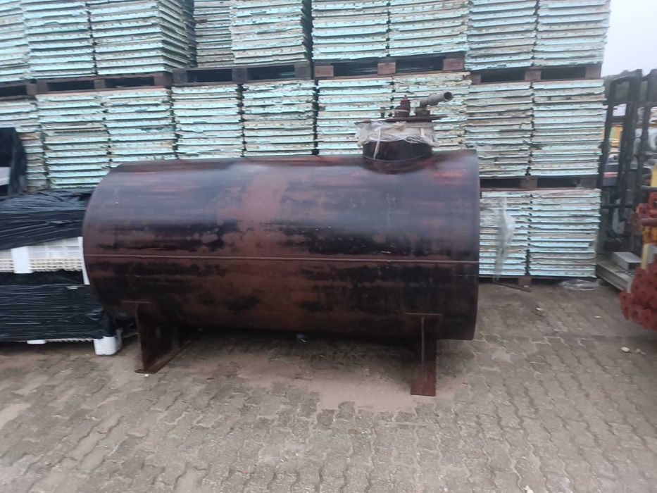 Reservatório metálico horizontal