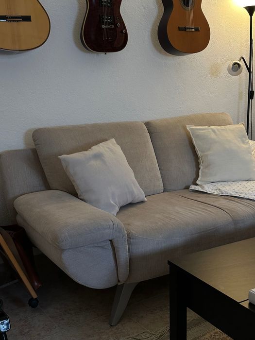 Sofá de dois lugares, Bege