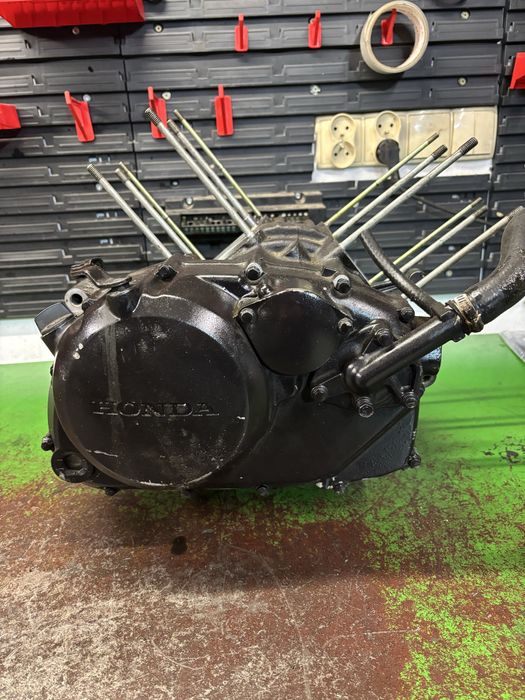Dół silnika wał kartery skrzynia HONDA VARADERO  125 XL