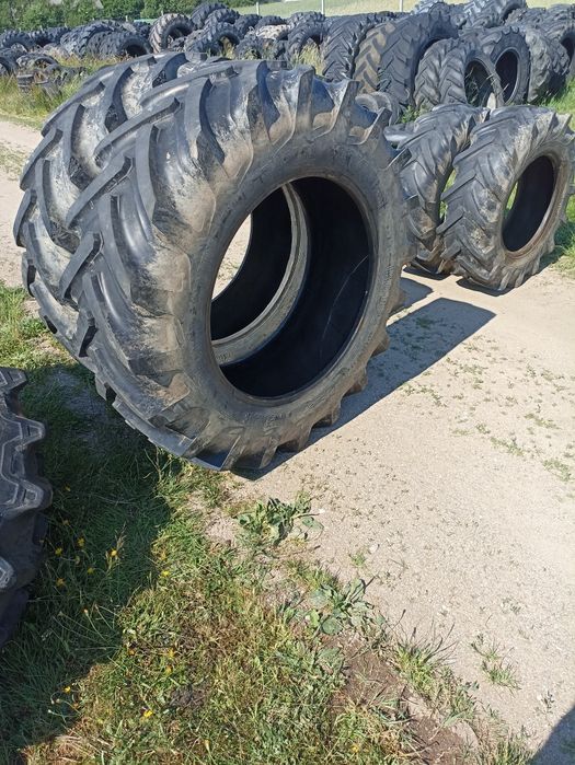 Komplet opon radialnych vredestein 16.9 R34 i 13.6 R24 (420/85) 340/85
