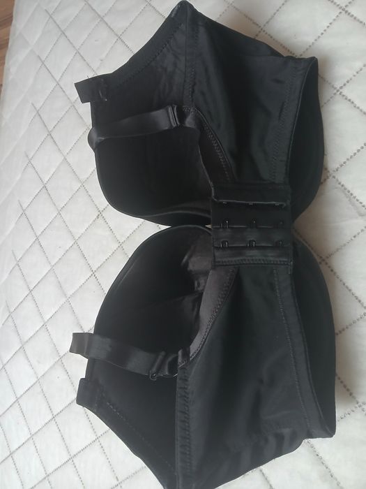 Pour Moi Biustonosz Modelujący Czarny 70-H