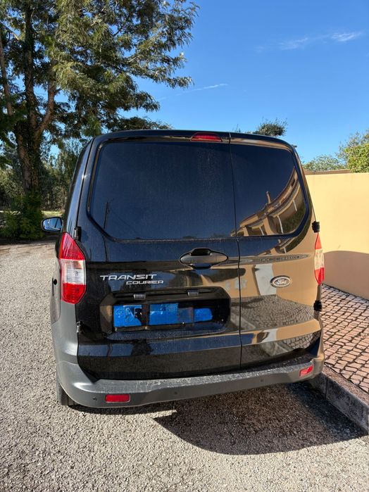 Carrinha Ford Transit courier