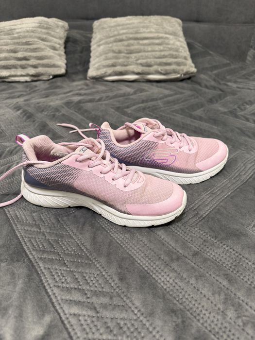 Продам кроссовки для девочки