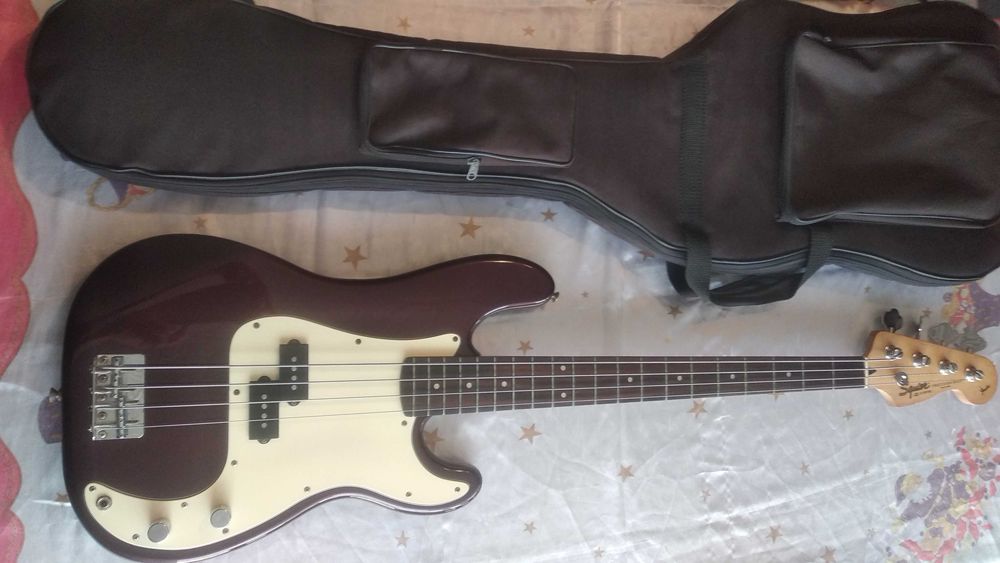Gitara basowa Fender Squier Precision Bass.