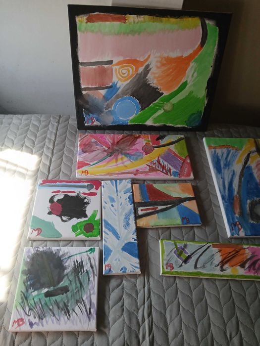 11 quadros de diferentes tamanhos, pintados à mão (valor cada)