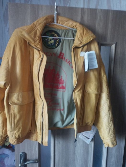 Чоловіча шкіряна куртка бомбер пілот світло коричнева жовта розмір м