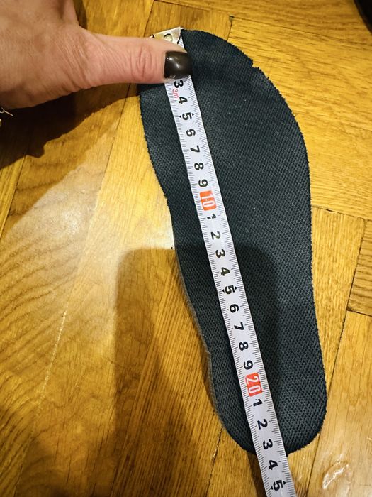 Кроссовки Nike Legend Essential размер 37,5