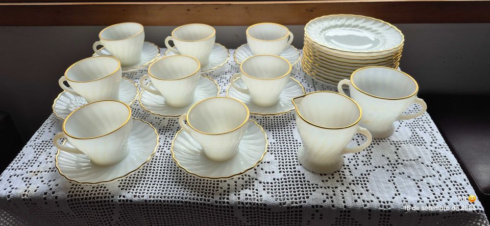 Chávenas de Chá  e pratos de doce vintage