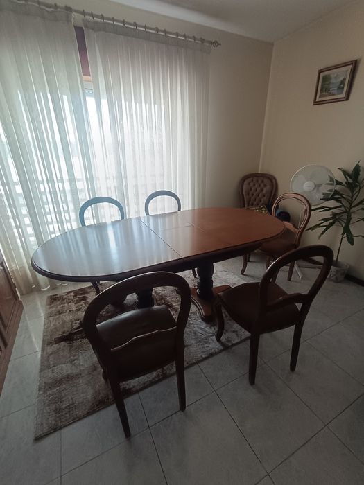 Mobília de Sala em Madeira: Armario + Mesa e 5 cadeiras