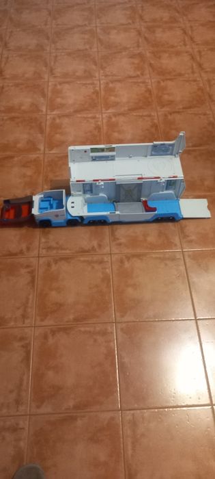 Camiao grande patrulha pata