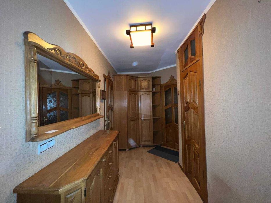 Продам трикімнатну квартиру з індивідуальним опаленням на Пивзаводі