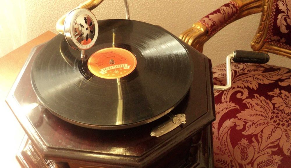 Grafonola de campanola, Gramofone