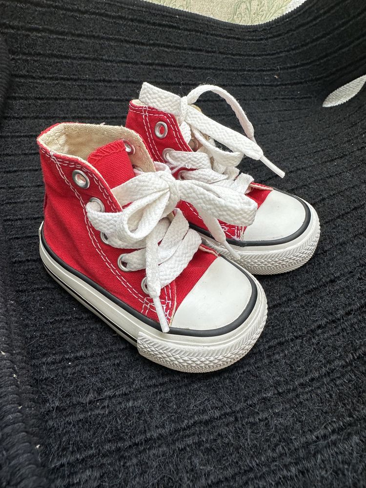 Converse best sale baby red