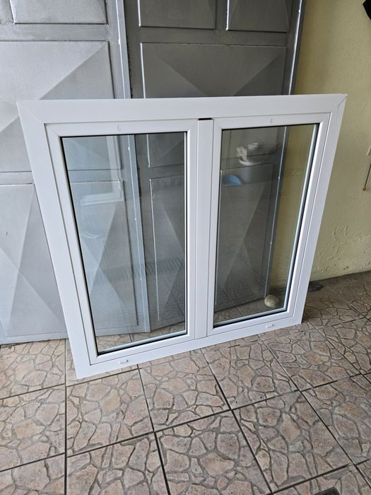 Janelas 2 st,com 119 cm de altura e 132,5 cm de largura.