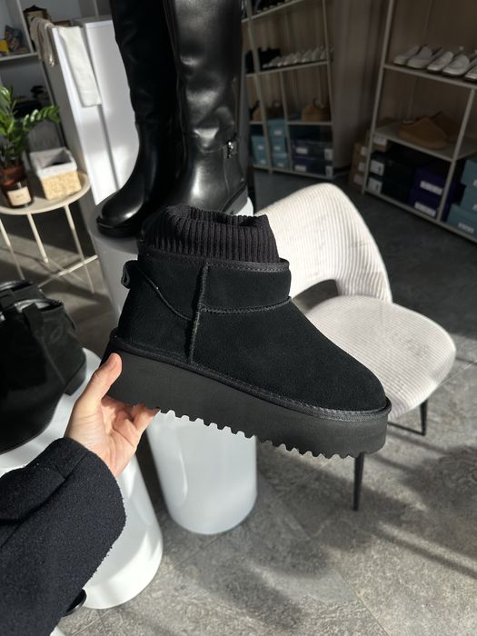 Уги з натуральної замші з резинкою