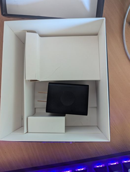 Кишеньковий роутер Netgear M6 MR6150NAS