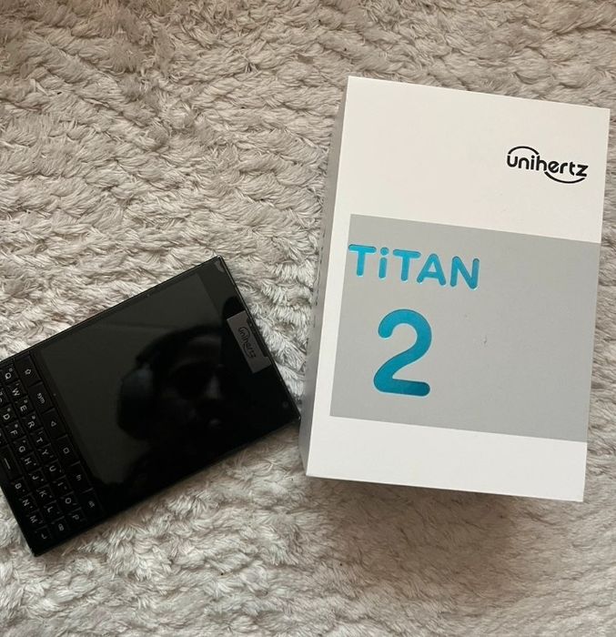 Unihertz Titan 2 com caixa e acessórios