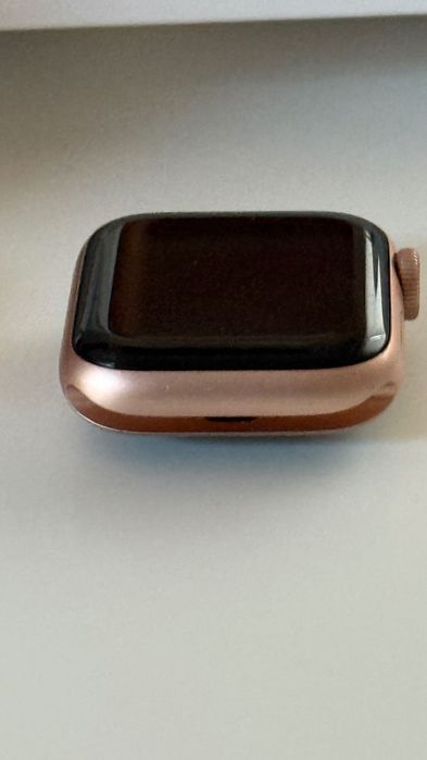 Apple Watch Series SE 40 mm - Alumínio Dourado + Bracelete Rosa