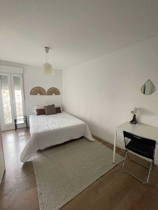 Quarto para casal a 5 min do metro Olivais sem caução