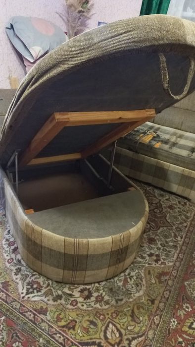 Продам угловой диван б/у