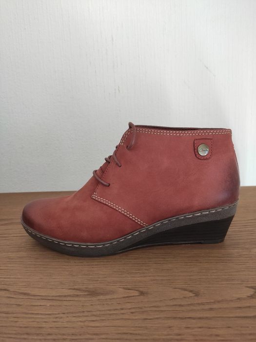 Skórzane buty Clarks