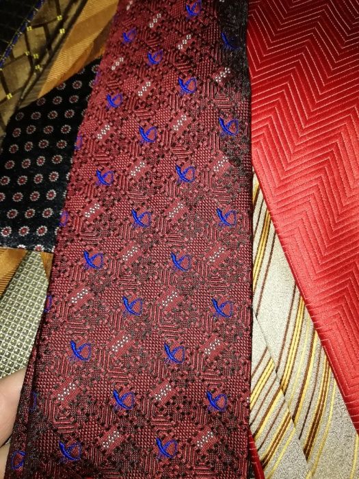 Галстуки Versace, Pierre Cardin, BOSS, Salvatore Ferragamo, Vuldi