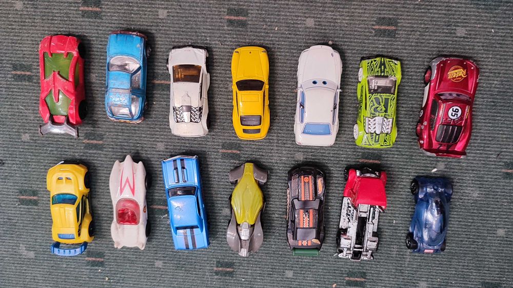 Lote 95 carrinhos antigos