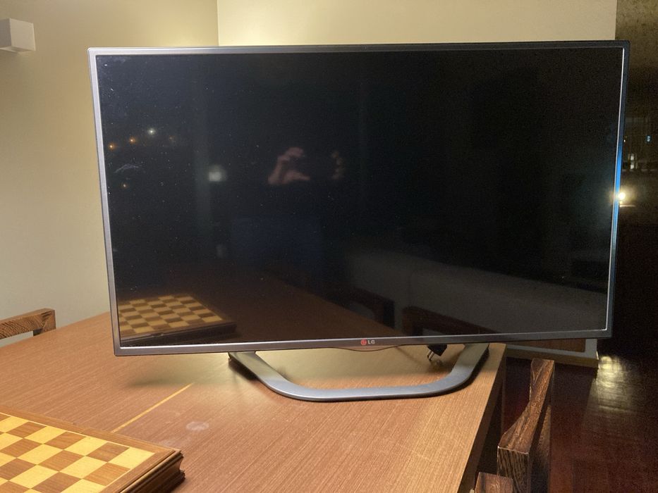 TV LG 42LA620S (Smart TV) - com avaria (RESERVADO)