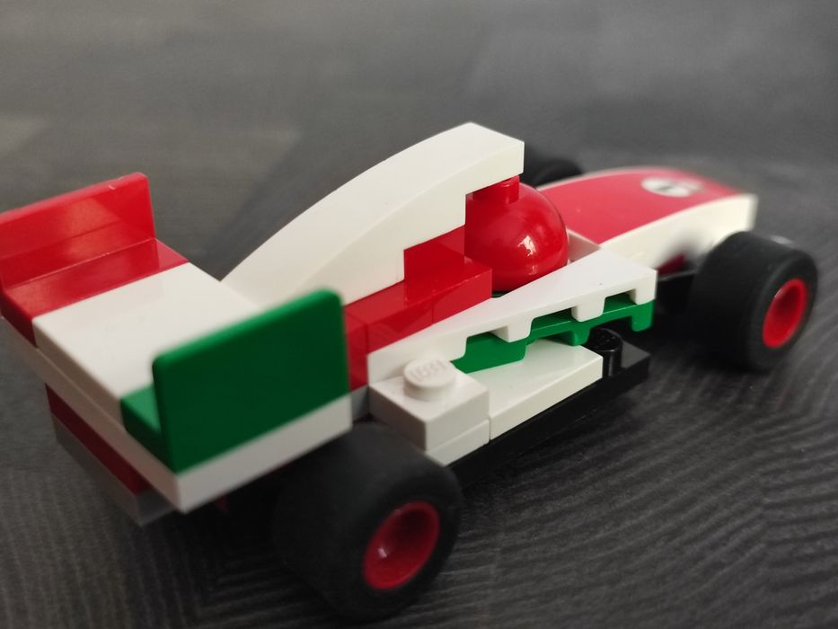 LEGO Auta 2 Międzynarodowe wyścigi Grand Prix 8423