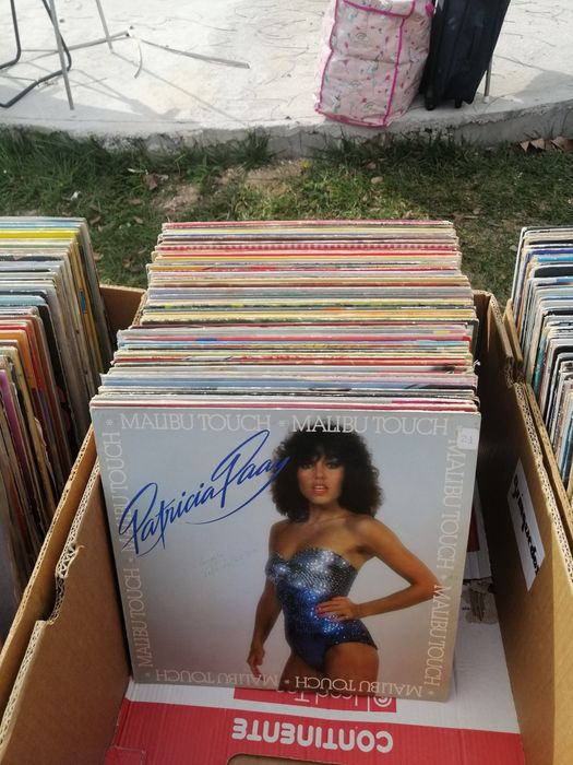 Various records and various prices.425129908644751364