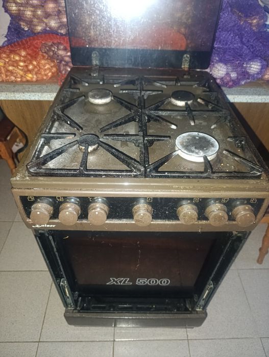 Газова плита на 4 камфорки і газова духовка