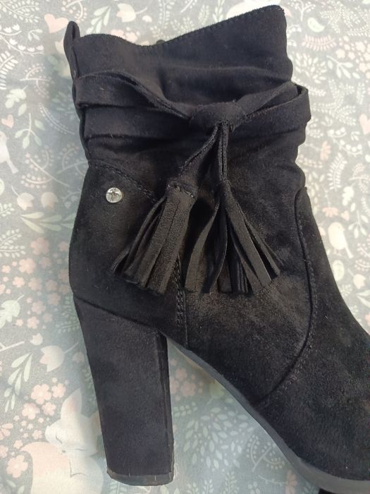 Botki na słupku 37