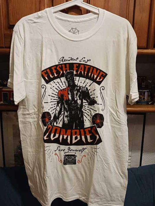 T-Shirts Tamanho L Oficiais de Séries, Filmes e Videojogos (10€ Cada)