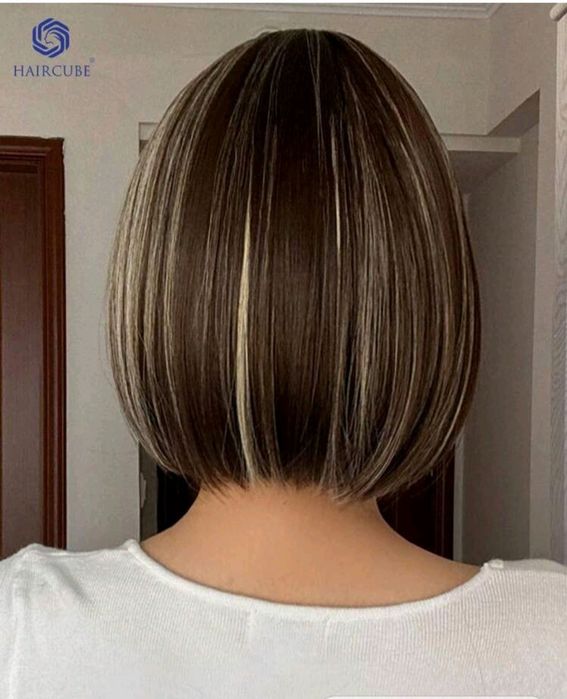 Sprzedam perukę bob nr 4  jaśniejsze  pasemka