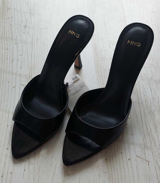 Nowe czarne klapki Mango 39