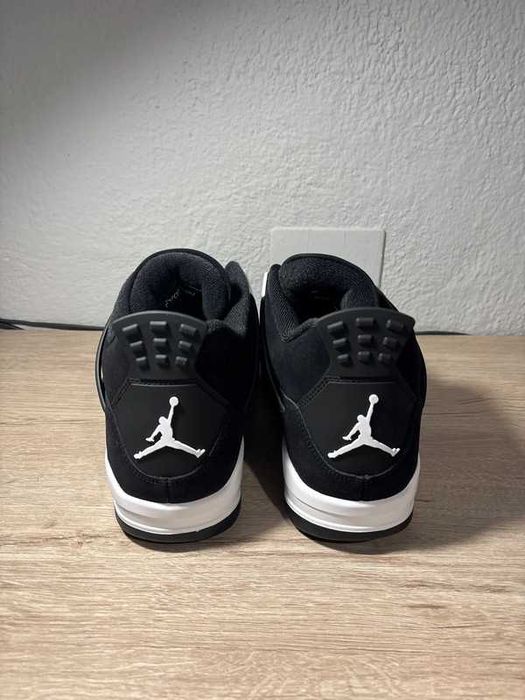Jordan 4 Retro White Thunder Rozmiar 43