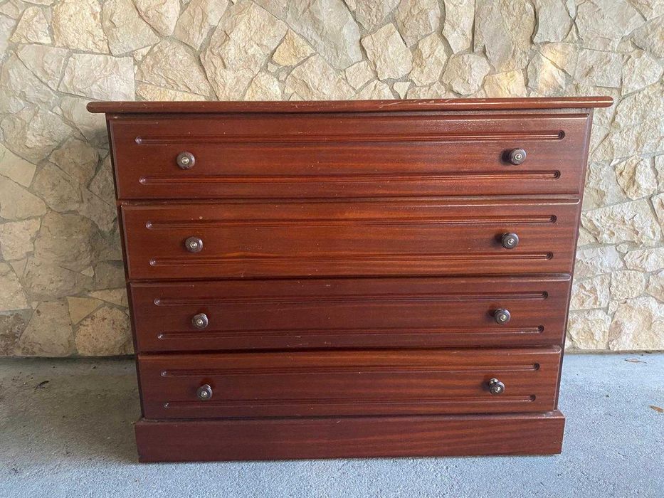 Cómoda Castanha com espelho