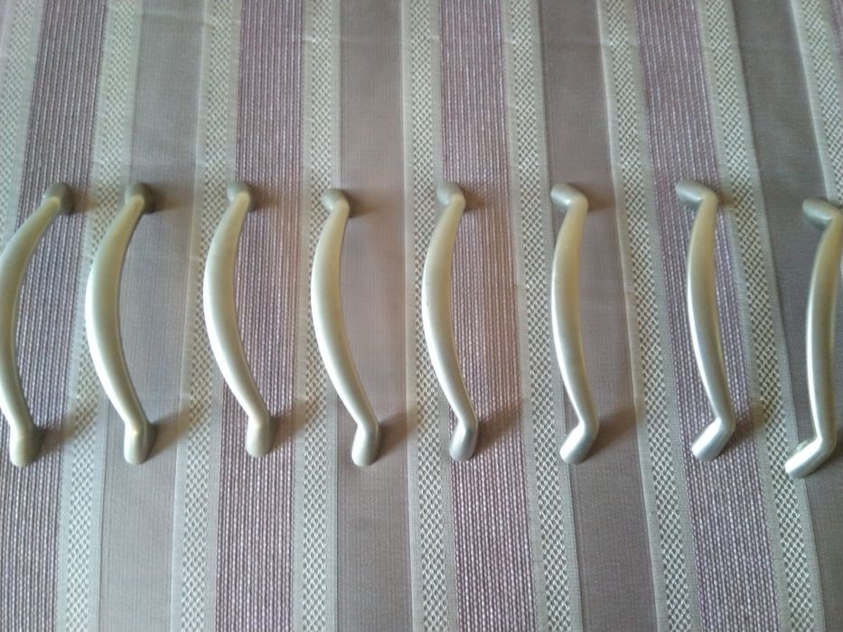 Ручки фасада кухонной мебели