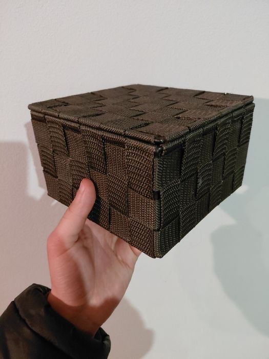 Cesto pequeno de arrumação 4€