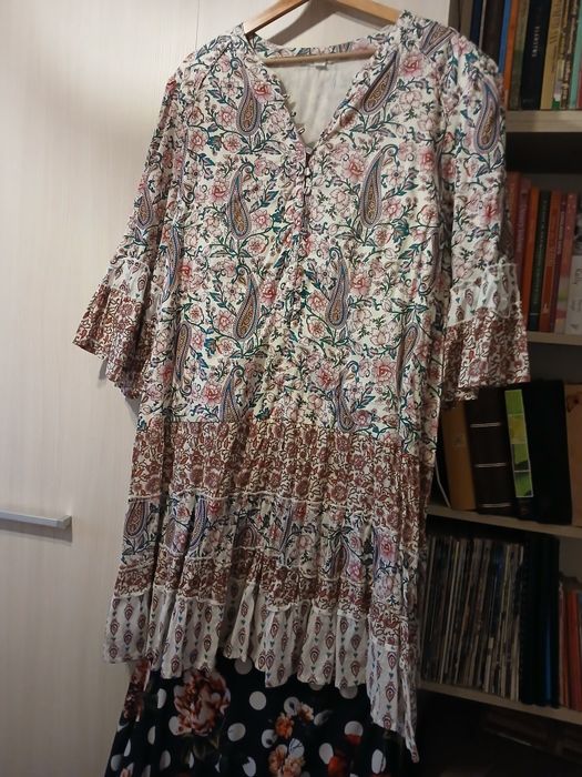Sprzedam letnia sukienkę  w kwiaty ,bardzo ładna. o.