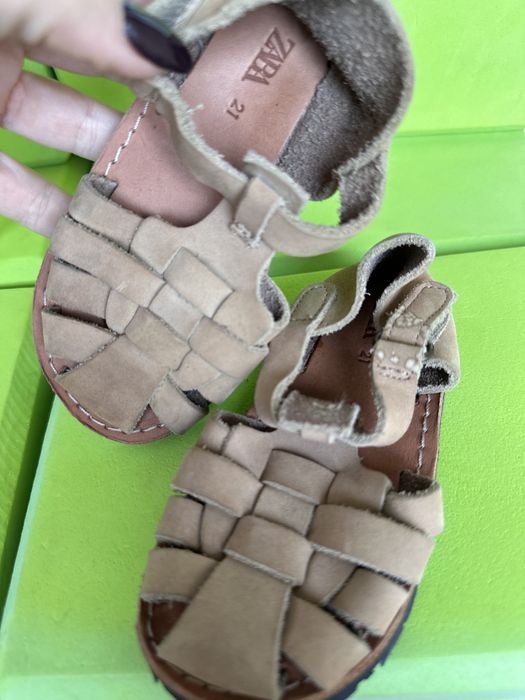 Сандалі шкіряні Zara