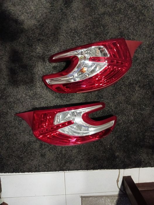 Conjunto faróis origem Peugeot 208