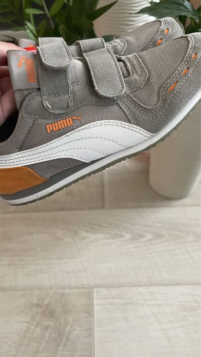 Кроссовки Puma унисекс  UK2 , 35,5 - 21см в хорошим состоянии