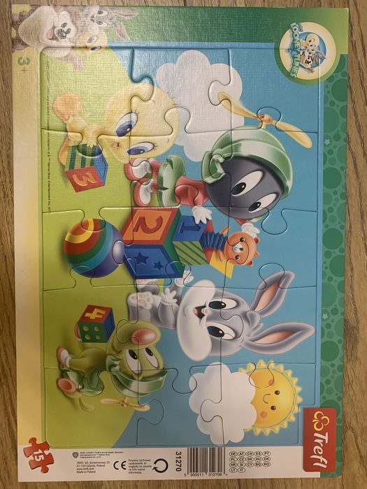 Puzzle na podkladzie