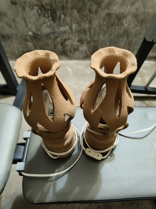 Vendo par de lanternas em barro cru