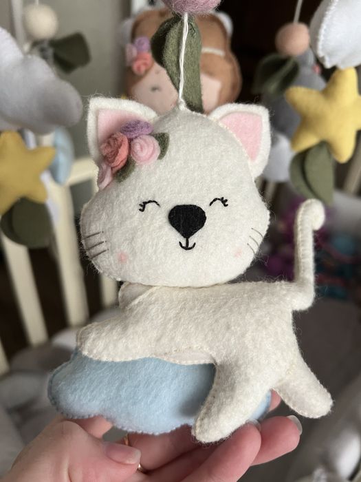 Дитячий мобіль на кроватку